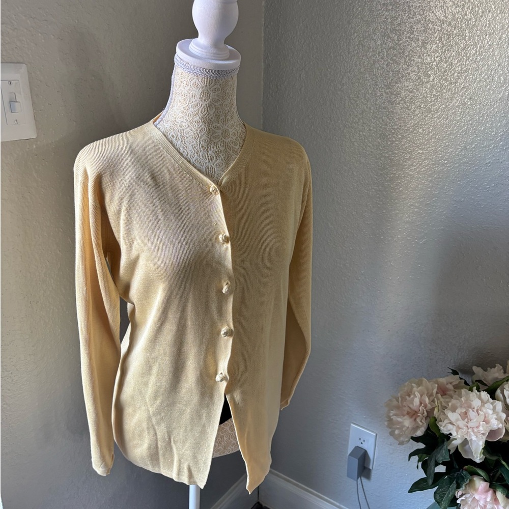 100% Silk Light Yellow V-Neck Button-Front Cardigan Sweater - Picture 5 of 5